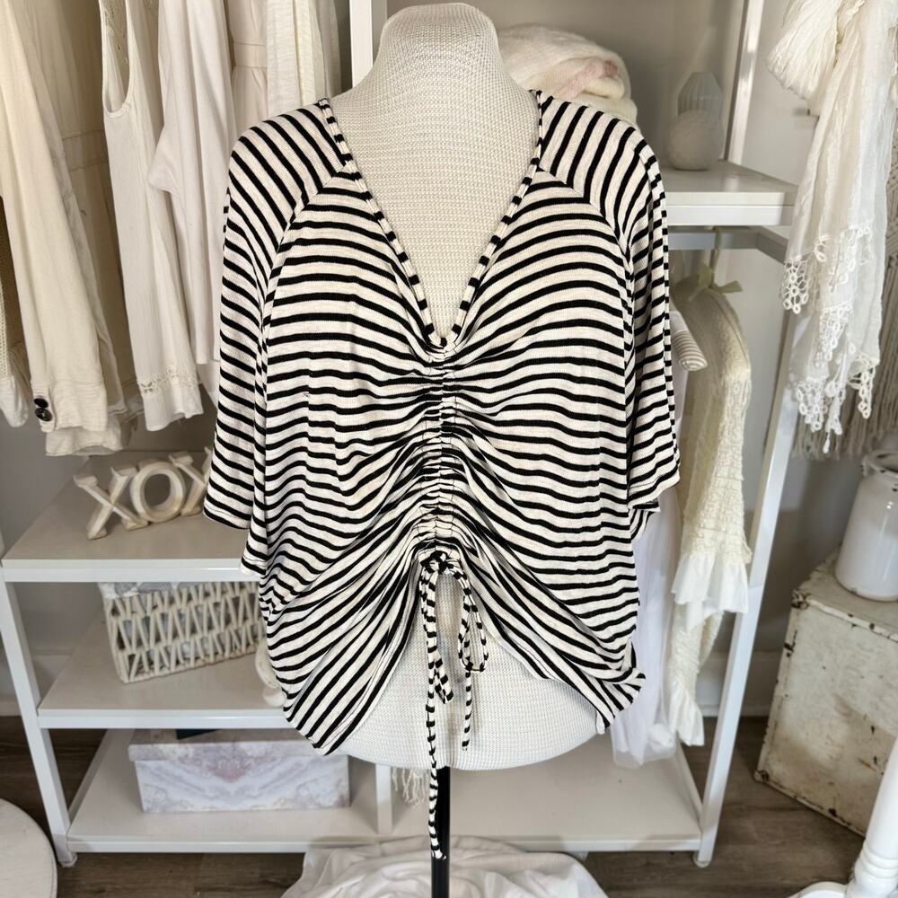 Perfectly Priscilla Plus sz. 3XL center cinch off white, black stretch knit 3962